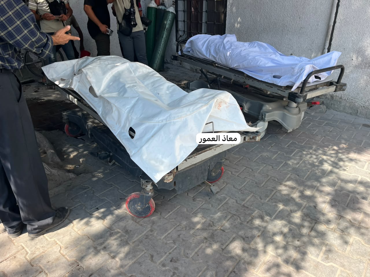 جثامين شهداء استهداف السيارة
