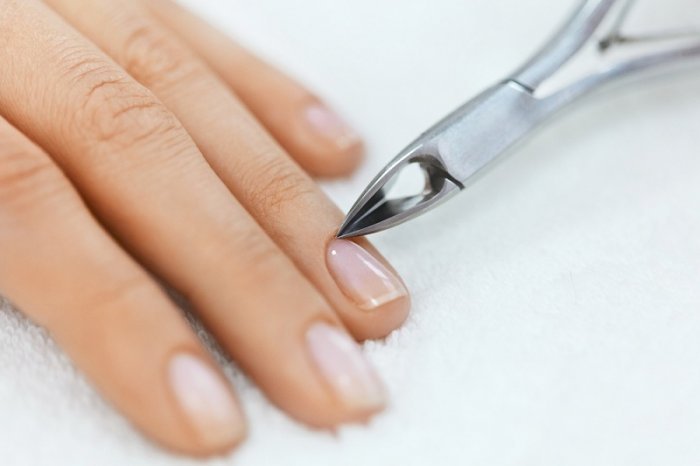 الجلد الجاف حول الأظافر