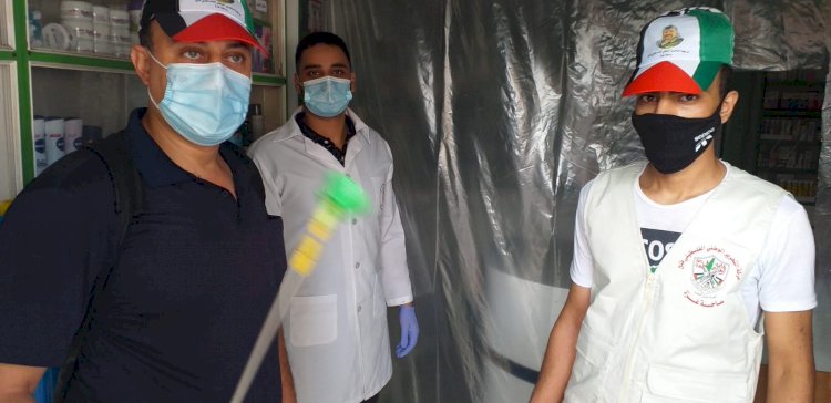 متطوعو تيار الاصلاح الديمقراطي شمال غزة يقومون بتعقيم المنازل والمباني والمحلات التجارية