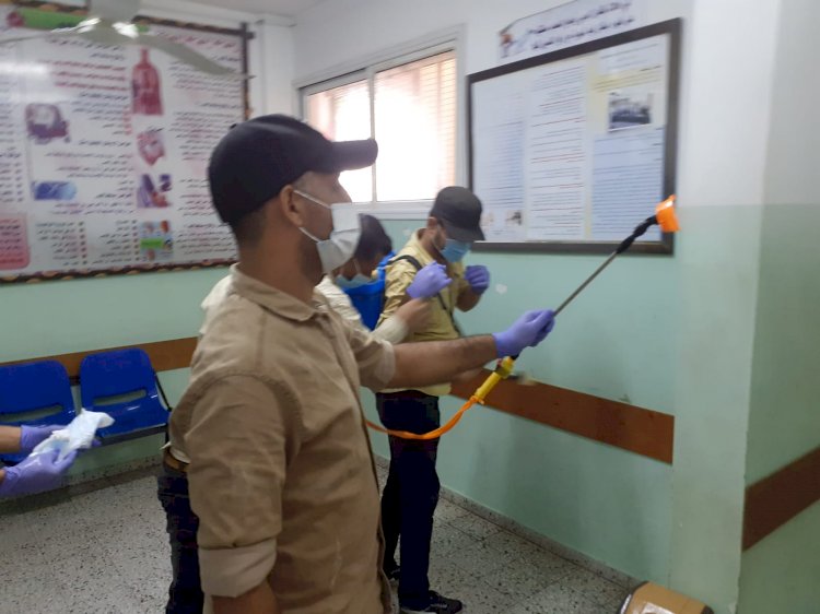 حركة فتح بمحافظة خانيونس تعقم المركز الصحي في بني سهيلا