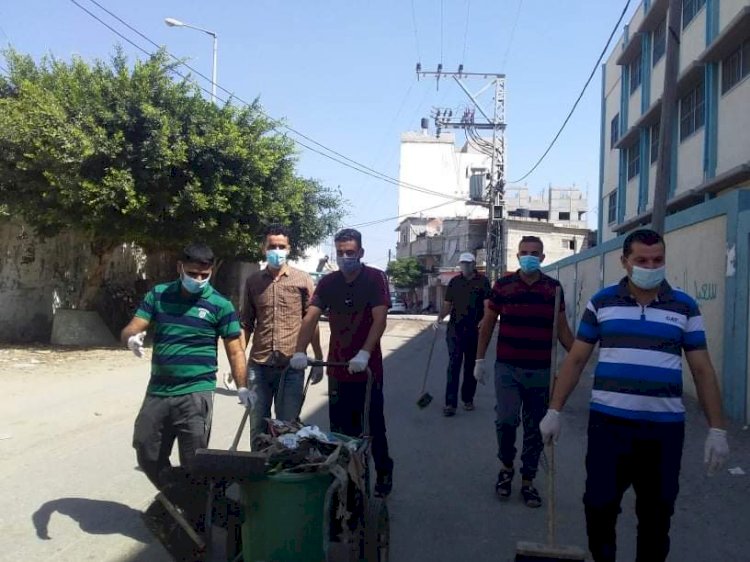 كوادر من حركة فتح بمحافظة خانيونس تستكمل حملة مخيمنا جميل