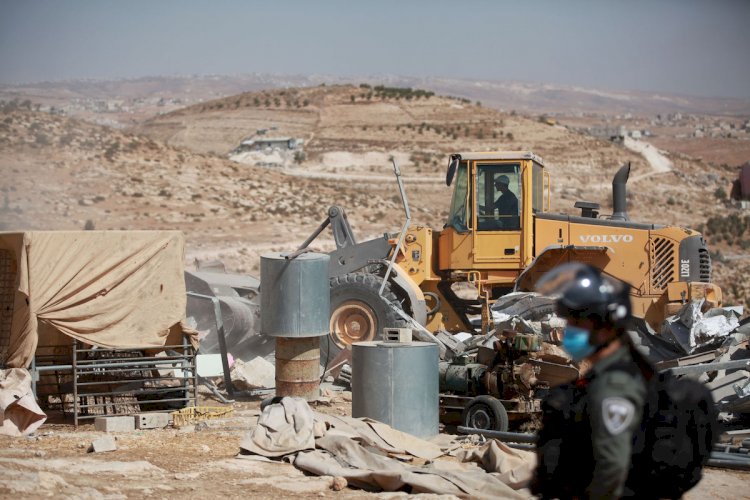 قوات الاحتلال الإسرائيلي تهدم منزل فلسطيني
