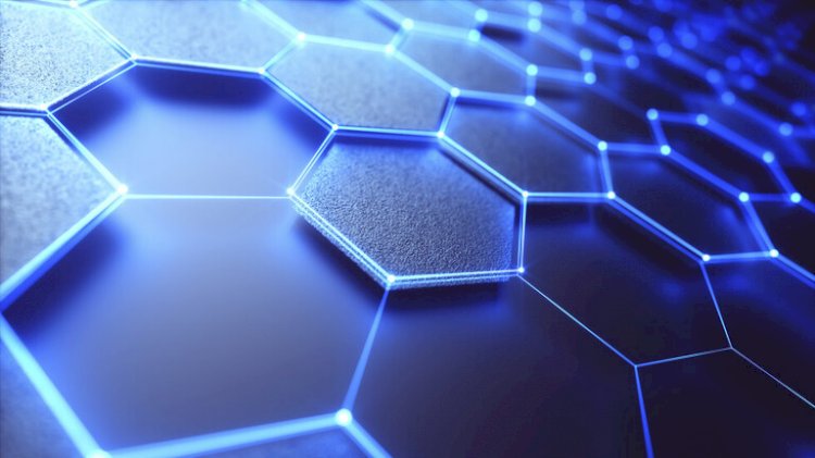 الغرافين هو مادة تسمى "مادة معجزة" تتكون من طبقة واحدة من الكربون مرتبة في قرص العسل.