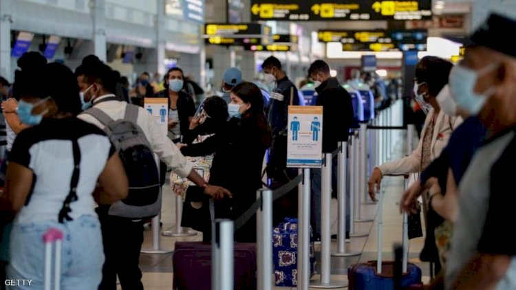 إجراءات السفر الصارمة على متن الطائرات تقلل انتقال الفيروس.