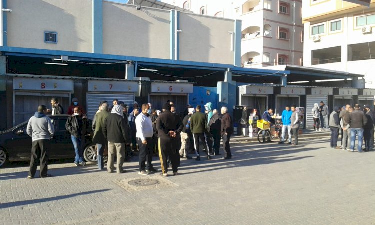 لجنة اللأجئين بمحافظة الشمال تنفذ وقفة احتجاجية ضد سياسية الأونروا بتقليص السلة الغذائية