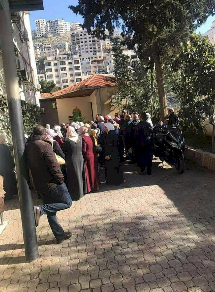اعتصام للمستثنين من علاوة طبيعة العمل بوزارة الصحة برام الله