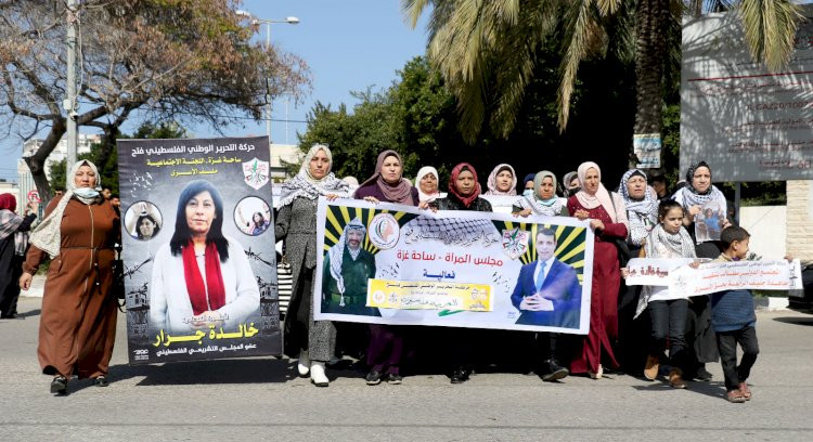غزة: كوادر حركة فتح ساحة غزة تشارك في الاعتصام الأسبوعى التضامني مع الأسرى أمام مقر الصليب الأحمر