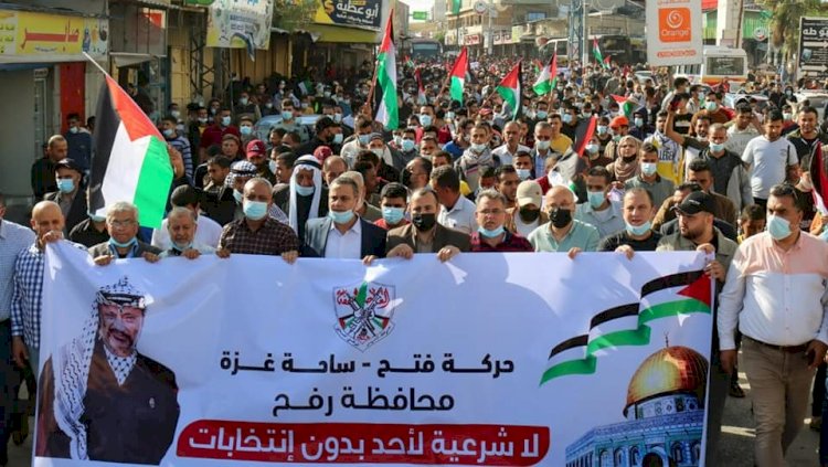 رفح: كوادر وأنصار تيار الاصلاح الديمقراطي يشاركون في مسيرة رفضاً لقرار تأجيل الانتخابات