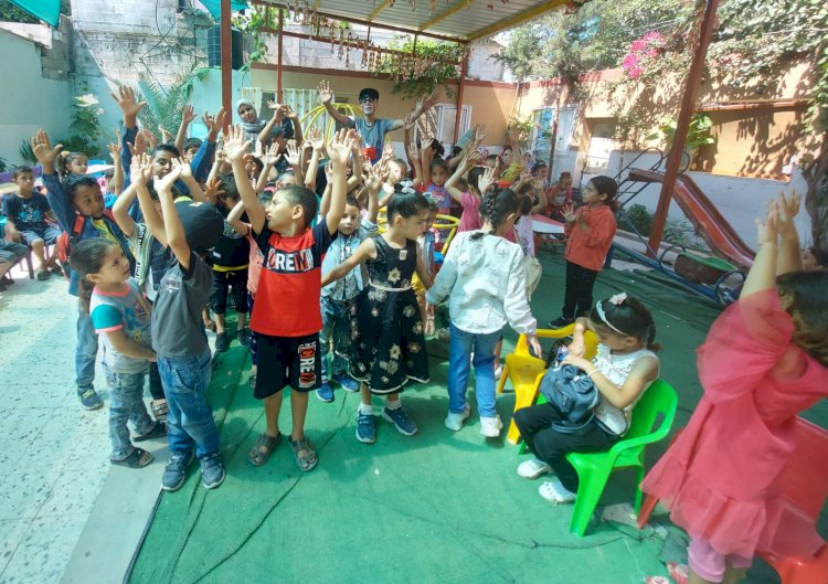 نفذت لجنة رياض الأطفال بمجلس المرأة في حركة فتح ساحة غزة ، يوماً ترفيهياً  لقرابة سبعين طفلا بروضة 