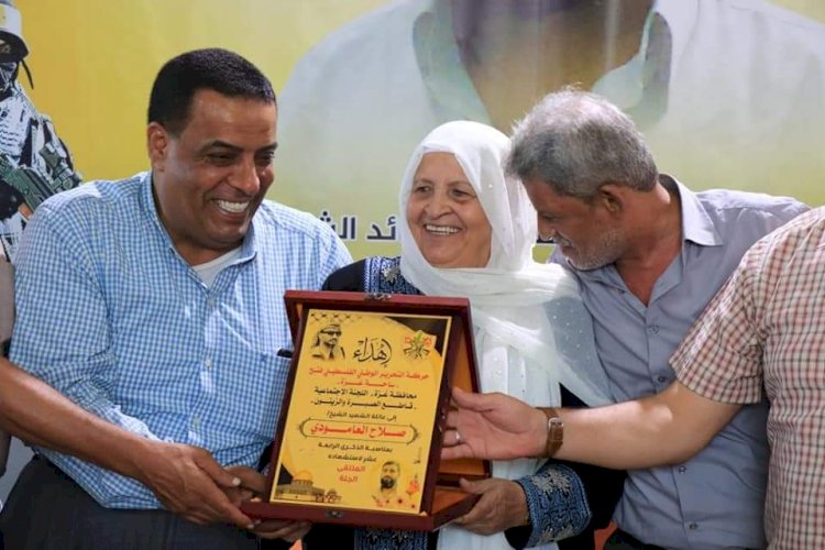 غزة:جانب من تكريم عائلة الشهيد نضال العامودي