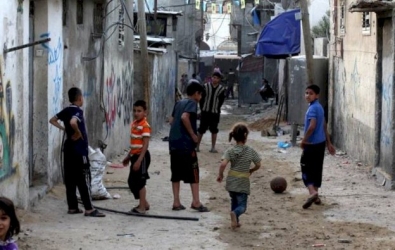 تقرير: معاناة فقراء غزة تتفاقم في الشتاء ونسبة كبيرة تعتمد على المساعدات