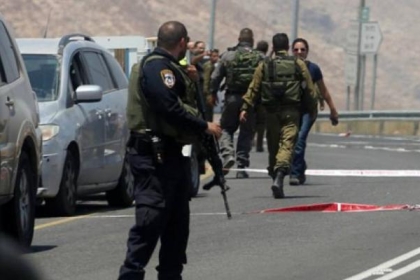 الاحتلال يطلق النار على مواطن جنوب الخليل ويعتقله