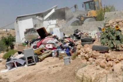 الاحتلال يحتجز عددا من المعلمين والصحفيين في مسافر يطا في أول أيام العام الدراسي