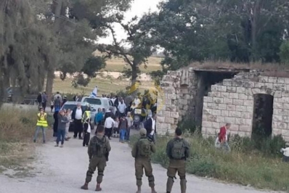 الاحتلال يستولي على جرافة وسط اندلاع مواجهات شرق بيت لحم