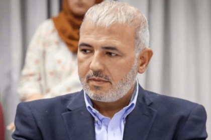 الاحتلال يمنع الروائي منصور من السفر لتوقيع روايته الجديدة