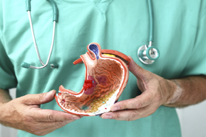 هذا الشعور يوحي بسرطان المعدة..تعرف عليه