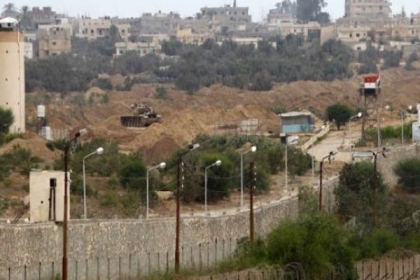 الإعلام العبري: لابيد يناقش مفاوضات ترسيم الحدود البحرية وحقل "كاريش"