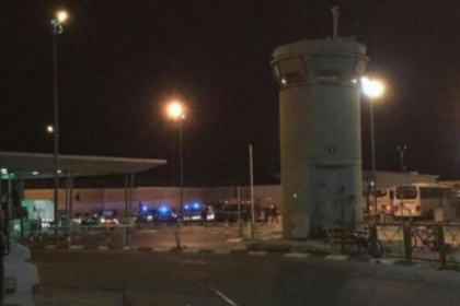 الاحتلال يعتقل شابًا على حاجز عسكري في القدس