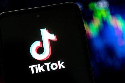 بريطانيا قد تفرض غرامة كبيرة على TikTok