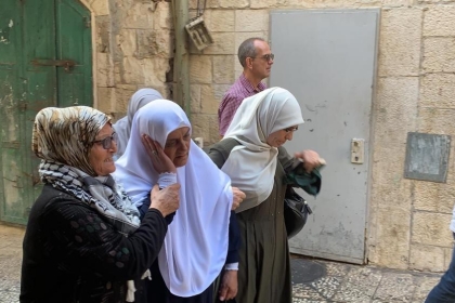 الاحتلال يعتدي على المرابطات قرب الأقصى ويعتقل الحلواني