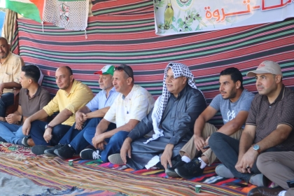 مجلس العمال بحركة فتح في محافظة رفح يستكمل فعاليات الأسبوع التطوعي السنوي لجني ثمار الزيتون