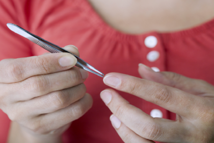 ماذا يحدث إذا لم تخرج شظية من جلدك؟