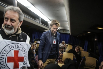 "51" من أهالي الأسرى بغزة يتوجهون لزيارة 29  من أبناءهم في “ريمون”