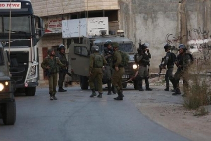 الاحتلال يصيب شابا بالرصاص وآخرين بالاختناق عند المدخل الشمالي لبيت لحم