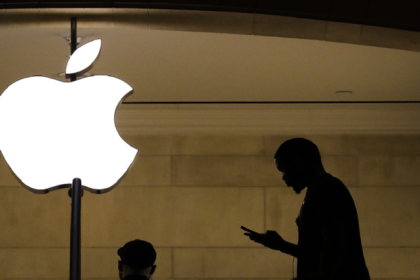 هل تراقبك آبل حقا؟!