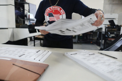 الديمقراطيون يحتفظون بسيطرتهم على مجلس الشيوخ الأميركي