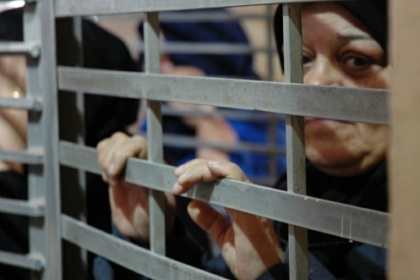 كتبت هناء أبو ندى.. حماية المرأة الفلسطينية ضرورة ومطلب