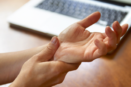 نصائح للعاملين في المكاتب لتجنب التهاب المفاصل!