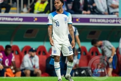 اللاعب رحيم سترلينج طار إلى لندن بعد سرقة منزله