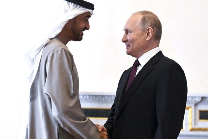 الكرملين: الرئيس الروسي يبحث في مكالمة هاتفية مع نظيره الإماراتي موضوع سقف أسعار النفط