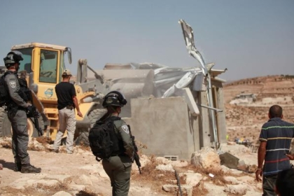 الاحتلال يشرع بهدم مساكن بمنطقة حمصة في الأغوار