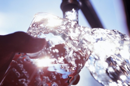 رطوبة الجسم تبطئ الشيخوخة وتقلل من خطر موت الشباب