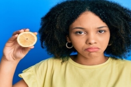 أضرار الليمون للبشرة: تهيج وحروق وأكثر