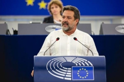 الاحتلال يمنع عضو البرلمان الأوروبي "مانو بينيدا" من زيارة فلسطين