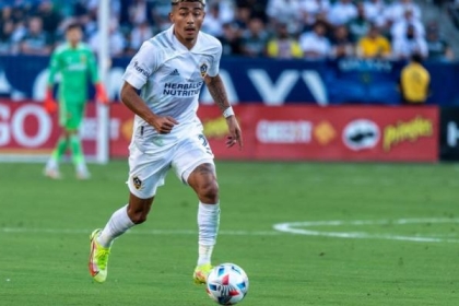 برشلونة يعلن رسميا ضم أولى صفقاته الصيفية