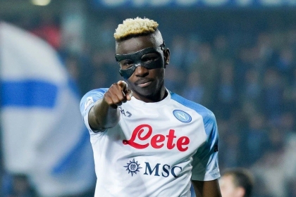 أوسيمين: أنا أعمل بجد لتحقيق حلمي باللعب في الدوري الإنجليزي يوما ما