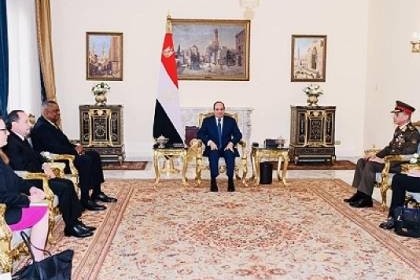 أوستن يلتقي السيسي ويبحث معه التهدئة في الأراضي الفلسطينية