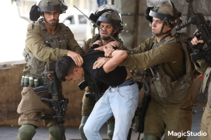 الاحتلال يشن حملة مداهمات واعتقالات طالت عدد من المواطنين بالضفة الغربية