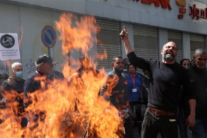 مسؤول يحذر من انهيار لبنان بسبب تأخير الإصلاحات