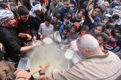 الحطاب: طبق "الجريشة" يزين موائد رمضان في الأحياء الشعبية في مدينة غزة