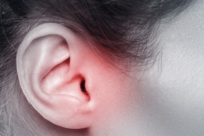 ماذا يعني الألم الحاد المفاجئ في الأذن؟