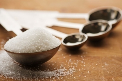أخصائية تكشف كمية السكر المسموح بها يومياً
