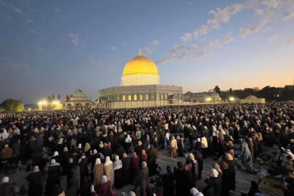 8 اقتحامات للأقصى و60 منعاً للآذان بالإبراهيمي خلال الشهر المنصرم