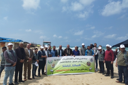 مجلس العمال بحركة فتح ينفذ يوماً تطوعياً لتنظيف شاطئ بحر شمال غزة