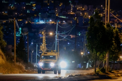 قوات الاحتلال تداهم منازل شرق بيت لحم