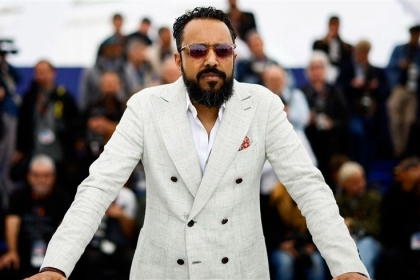 مخرج أول فيلم سوداني في كان: أمشي على السجادة الحمراء.. فيما الناس يهربون من الرصاص